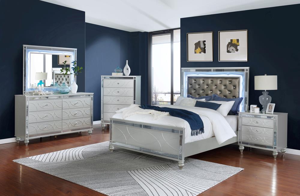 Gunnison - Gunnison 5-piece Queen Bedroom Set with LED Lighting Silver Metallic