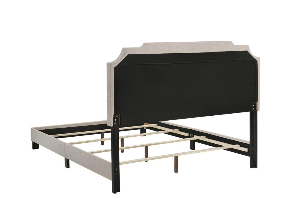 Tamarac - Tamarac Upholstered Nailhead Full Bed Beige